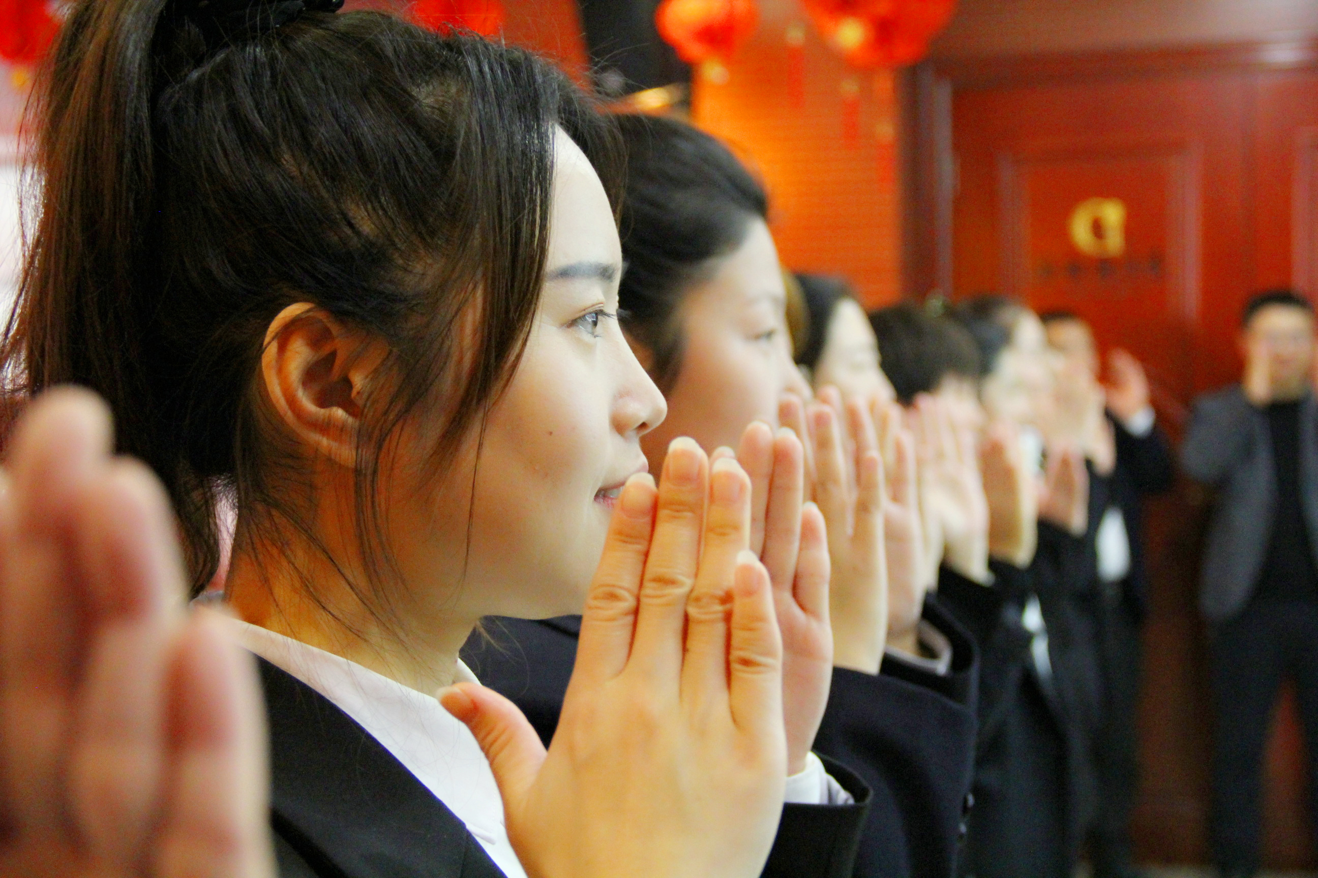 全面提升服務(wù)質(zhì)量，樹(shù)立良好企業(yè)文化！